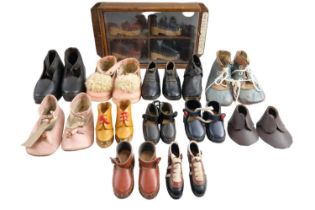 Miniature and children's clogs and shoes
