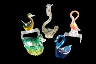 A Mdina studio glass bird together with four other birds, tallest 27 cm
