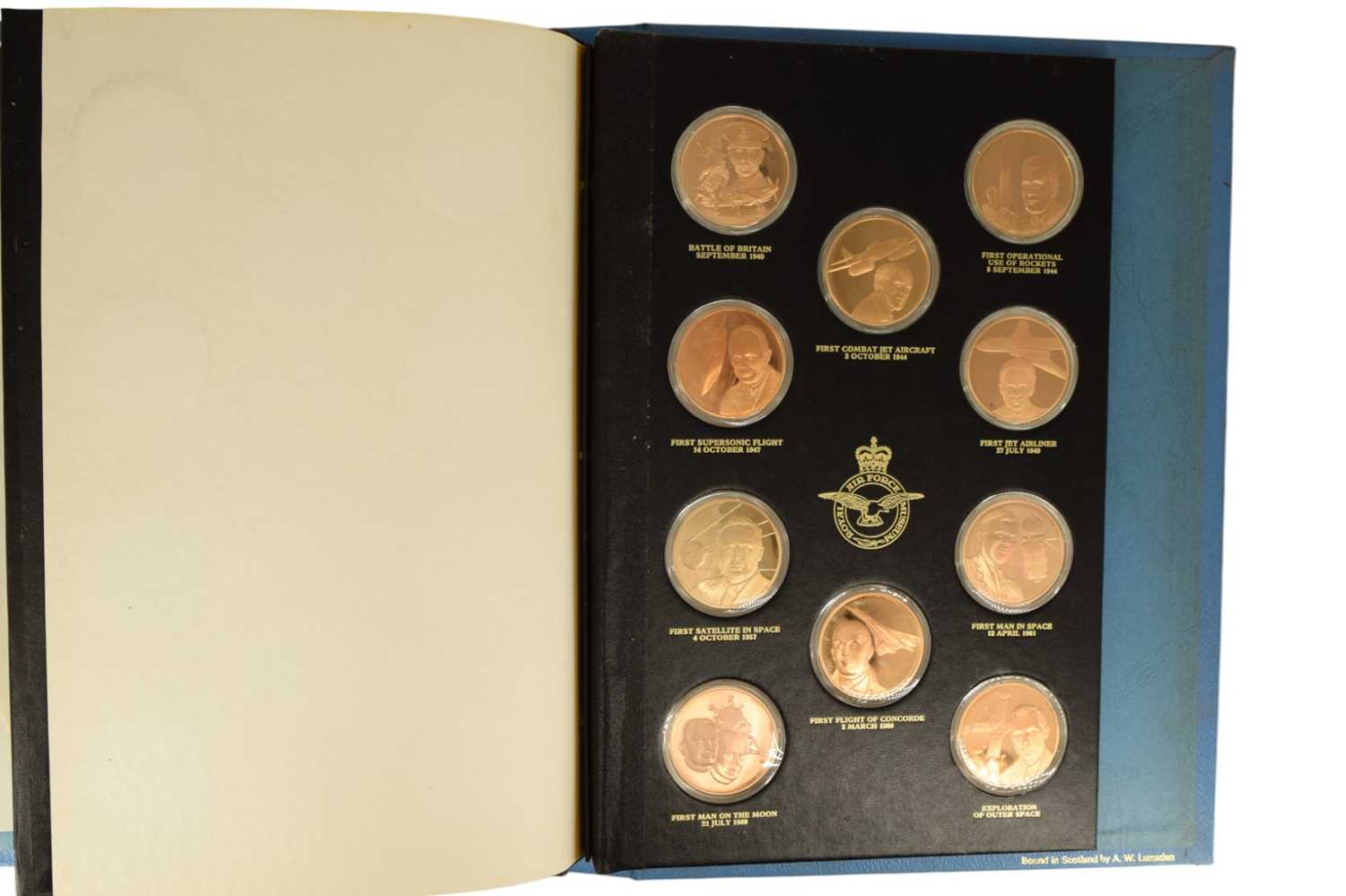 The History of Man in Flight bronze medal album for The Royal Airforce Museum by Franklin Mint Ltd - Image 14 of 15
