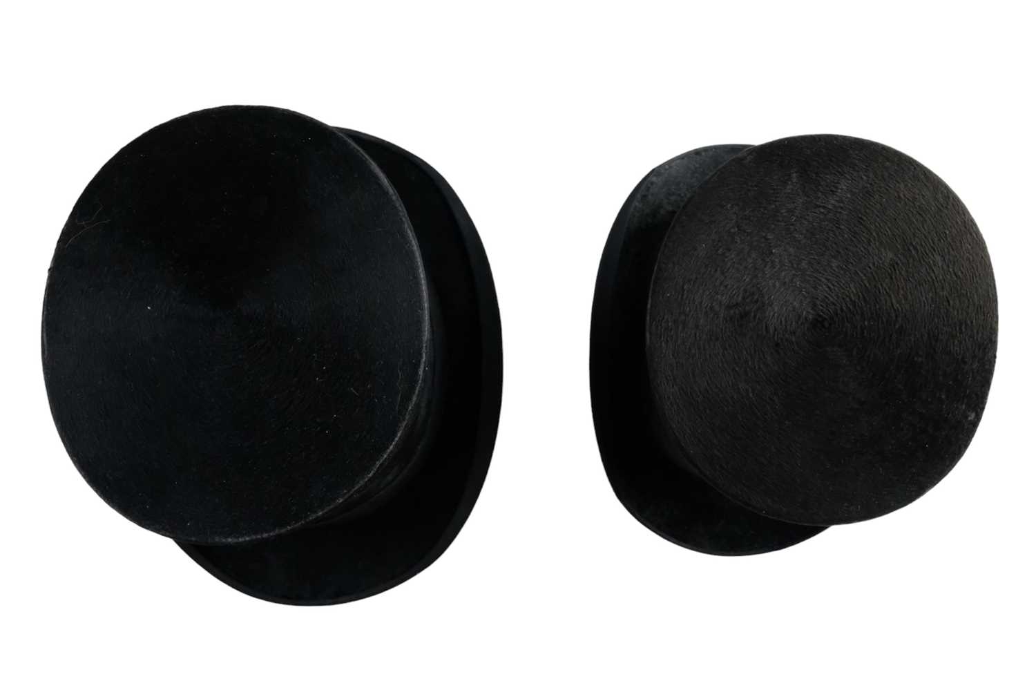 Two vintage silk top hats, 15.5 cm x 20.5 cm and 15 cm x 19 cm inner dimensions Qty: 2 - Image 6 of 7