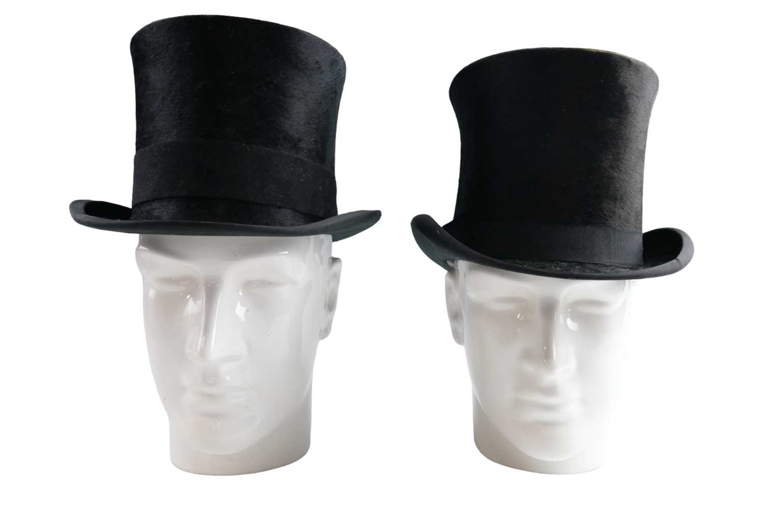 Two vintage silk top hats, 15.5 cm x 20.5 cm and 15 cm x 19 cm inner dimensions Qty: 2 - Image 2 of 7