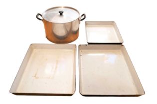 Three vintage enamelled baking trays together with a stock pot, largest tray 43.5 x 36 cm