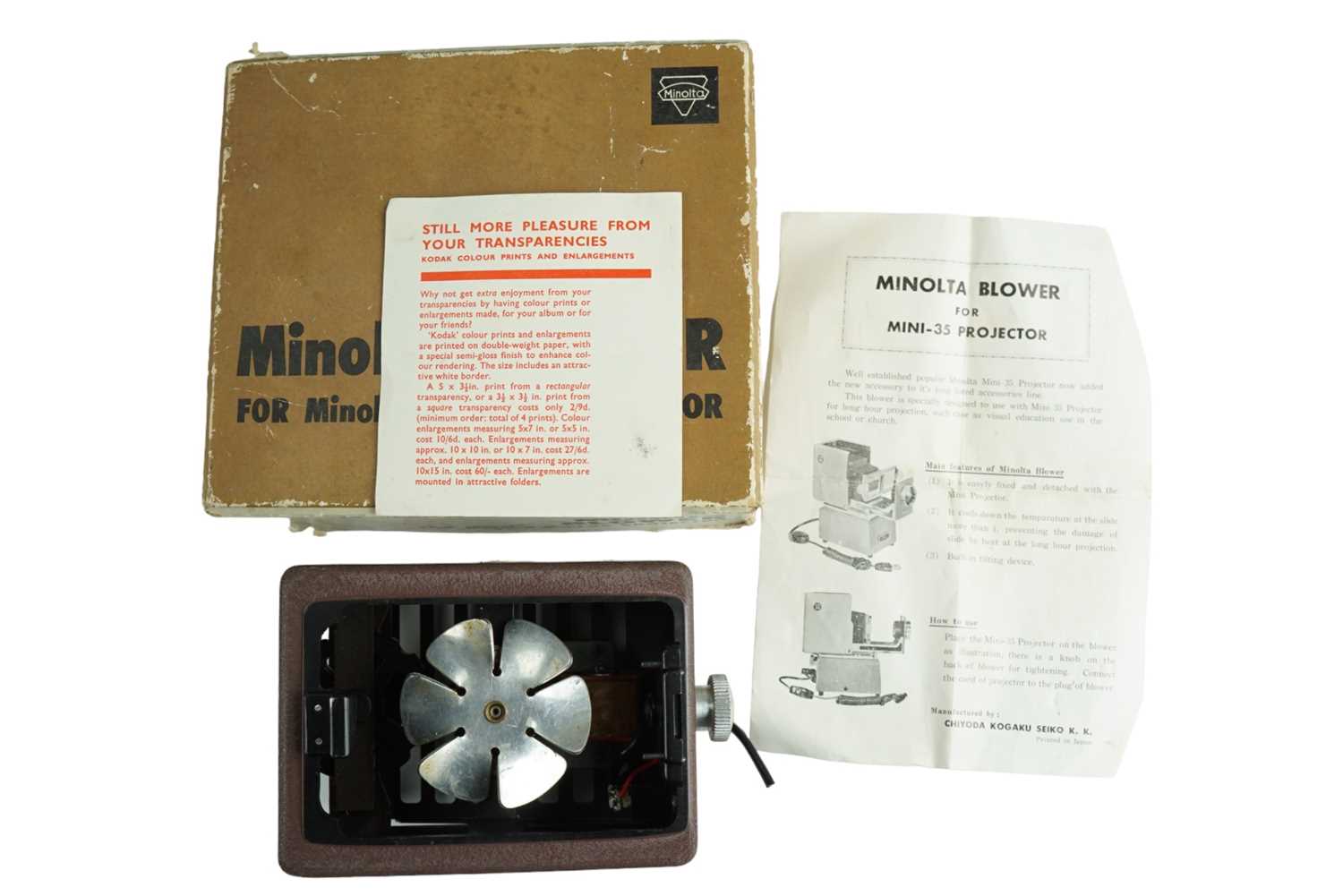 A cased Minolta Mini-35 projector and blower, manufactured by Chiyoda Kogaku Seiko K K Qty: 2 - Image 2 of 2