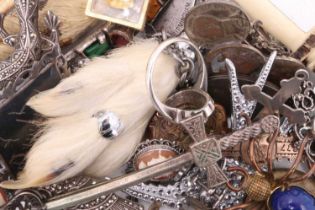 Vintage costume jewellery including a silver and Connemara marble Irish harp form brooch,