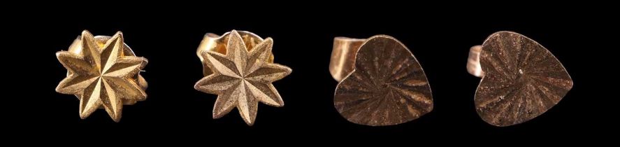 Two pairs of 9 ct gold stud earrings, respectively Birmingham and London, 1977, 1.48 g gross