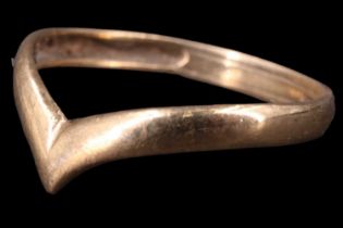 A 9ct gold wishbone ring, S, 1.5 g
