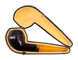 A vintage cased "De Luxe" tobacco pipe