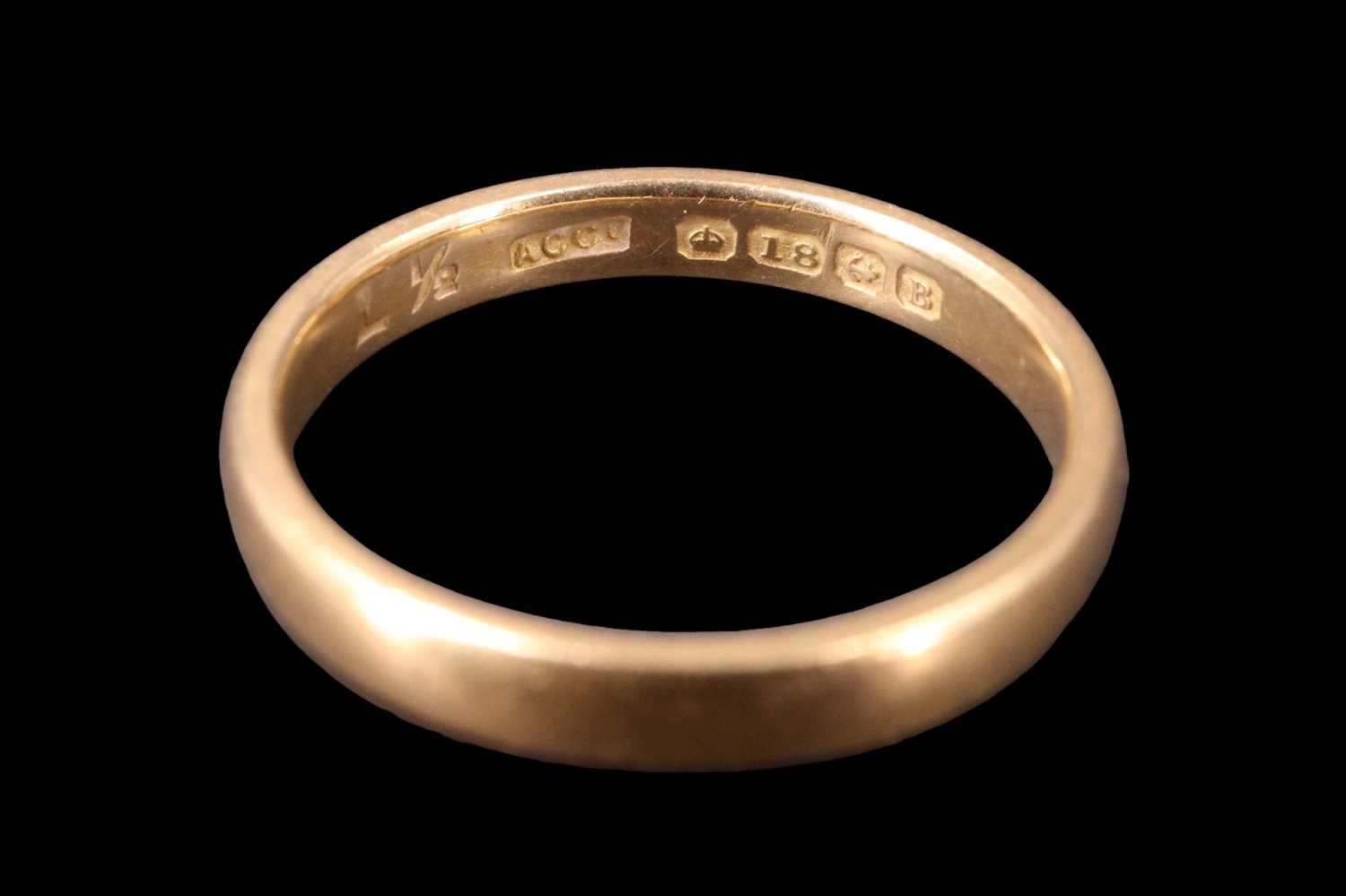 A George V 18 ct gold wedding band, of D-section internally engraved 'GG to HR', Birmingham, 1926, - Image 3 of 3