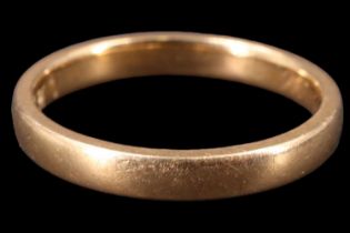 A George V 18 ct gold wedding band, of D-section internally engraved 'GG to HR', Birmingham, 1926,
