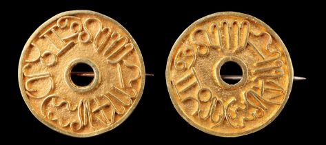 A pair of high carat yellow metal disc brooches, each bearing zodiacal symbols in cannetille, 22 mm,