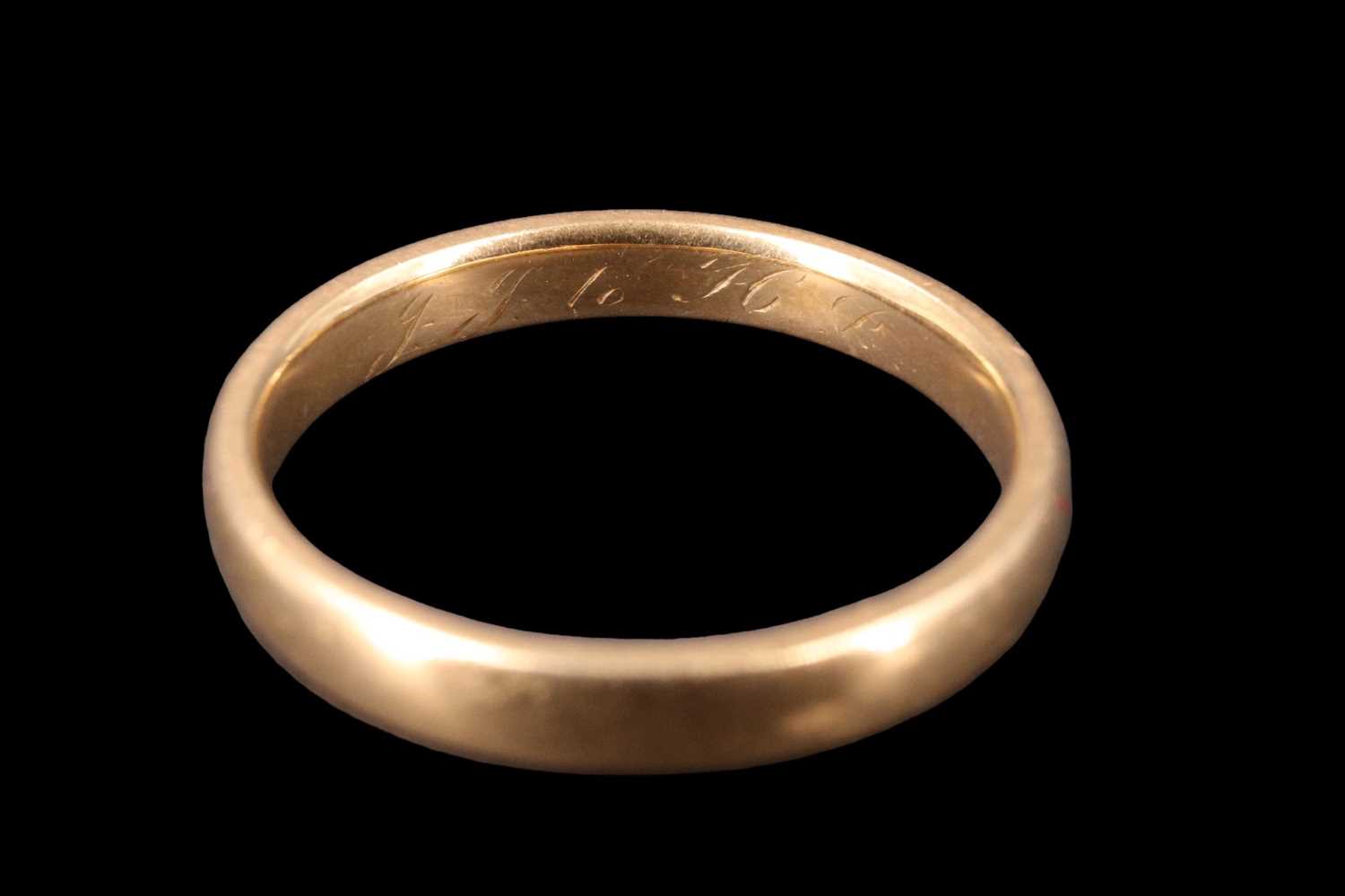 A George V 18 ct gold wedding band, of D-section internally engraved 'GG to HR', Birmingham, 1926, - Image 2 of 3