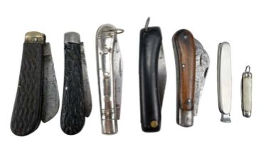 Seven various vintage folding clasp knives