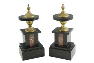 A pair of Victorian gilt brass mounted marble garniture urns / bookends, 21 cm