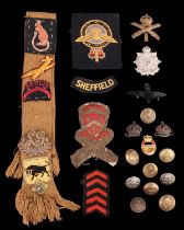 Sundry cap and other badges including 1939 Felsted School cadet marksmanship badge