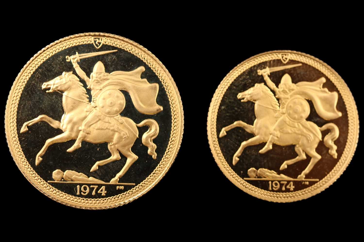 An Elizabeth II 1974 limited edition Isle of Man gold coin proof set, including £5, £2, sovereign - Image 5 of 6