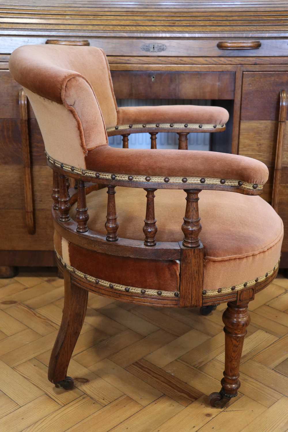 A Victorian upholstered oak tub armchair, 84 cm - Image 3 of 3