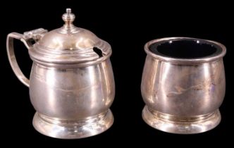 A mid 20th Century silver salt cellar and mustard pot, both having cobalt-blue glass liners,