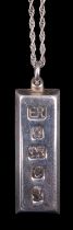 A 1977 silver jubilee commemorative silver ingot pendant necklace, on a matinee length rope twist