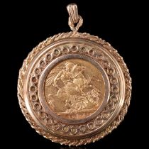 An 1894 gold sovereign coin in a 9 ct yellow-metal coin pendant, 14 g overall