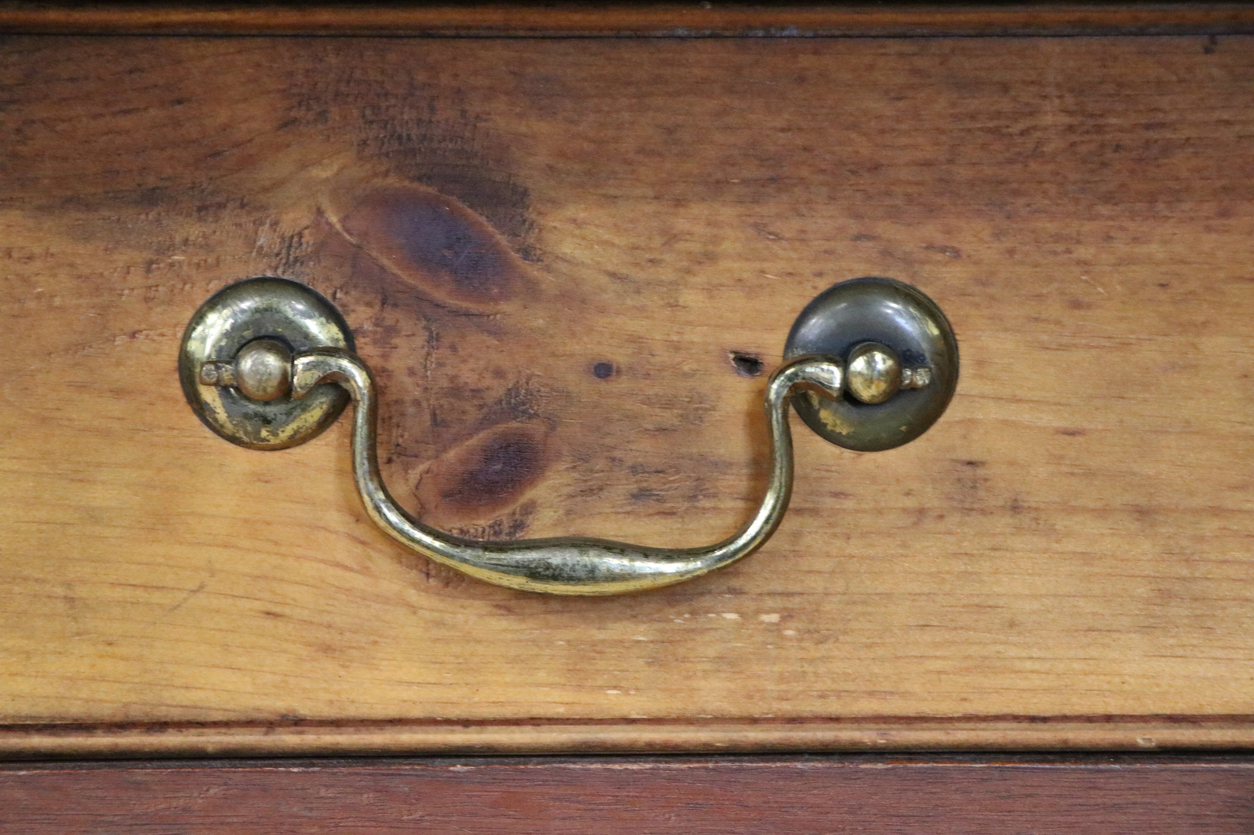 A Victorian walnut sideboard, 118 cm x 53 cm x 97 cm - Image 5 of 7