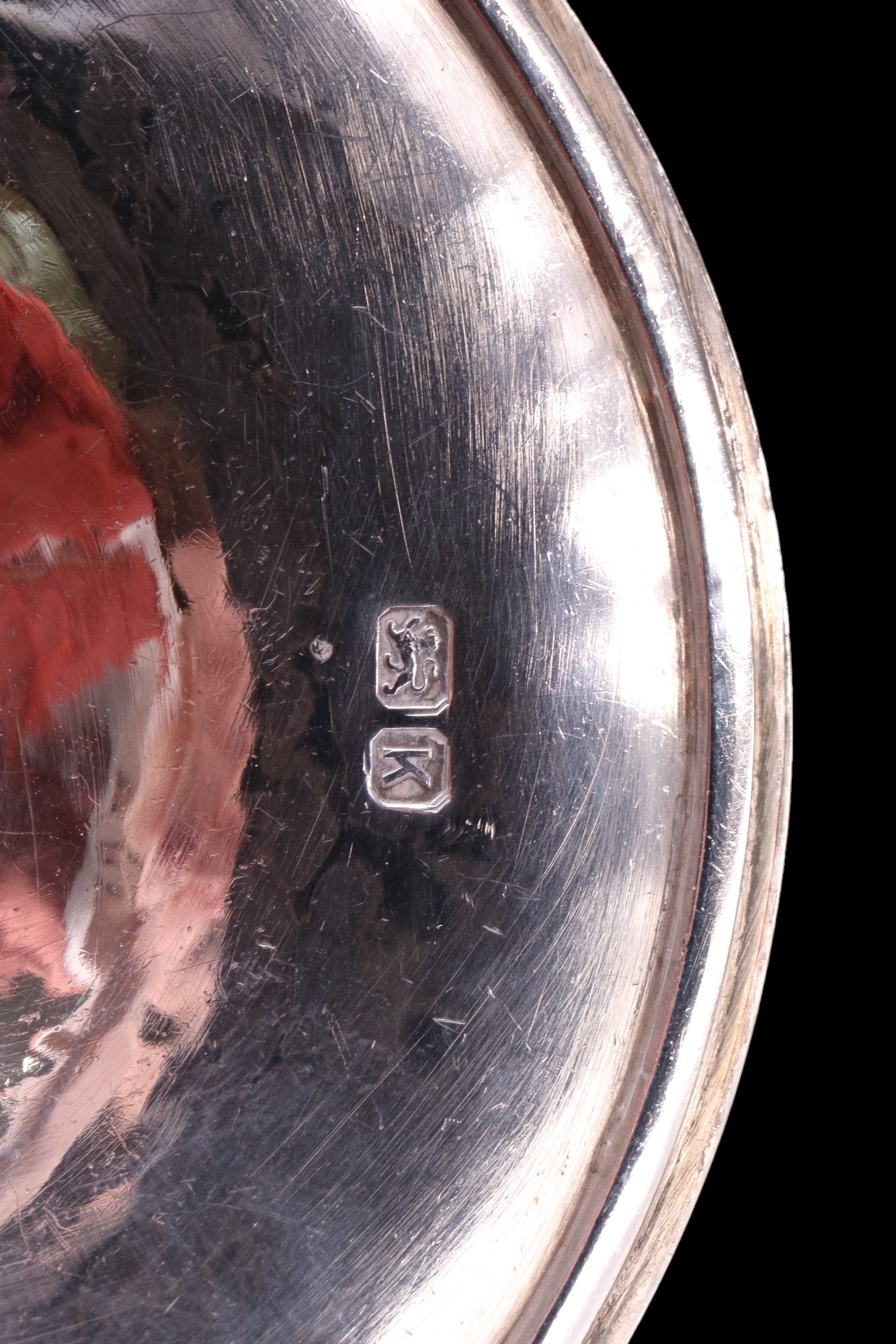 A George VI silver dressing table covered powder or similar bowl, of circular section and shallow - Image 6 of 6