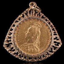 An 1887 gold sovereign coin mounted in a 9 ct gold openwork pendant with safety chain, 12.82 g