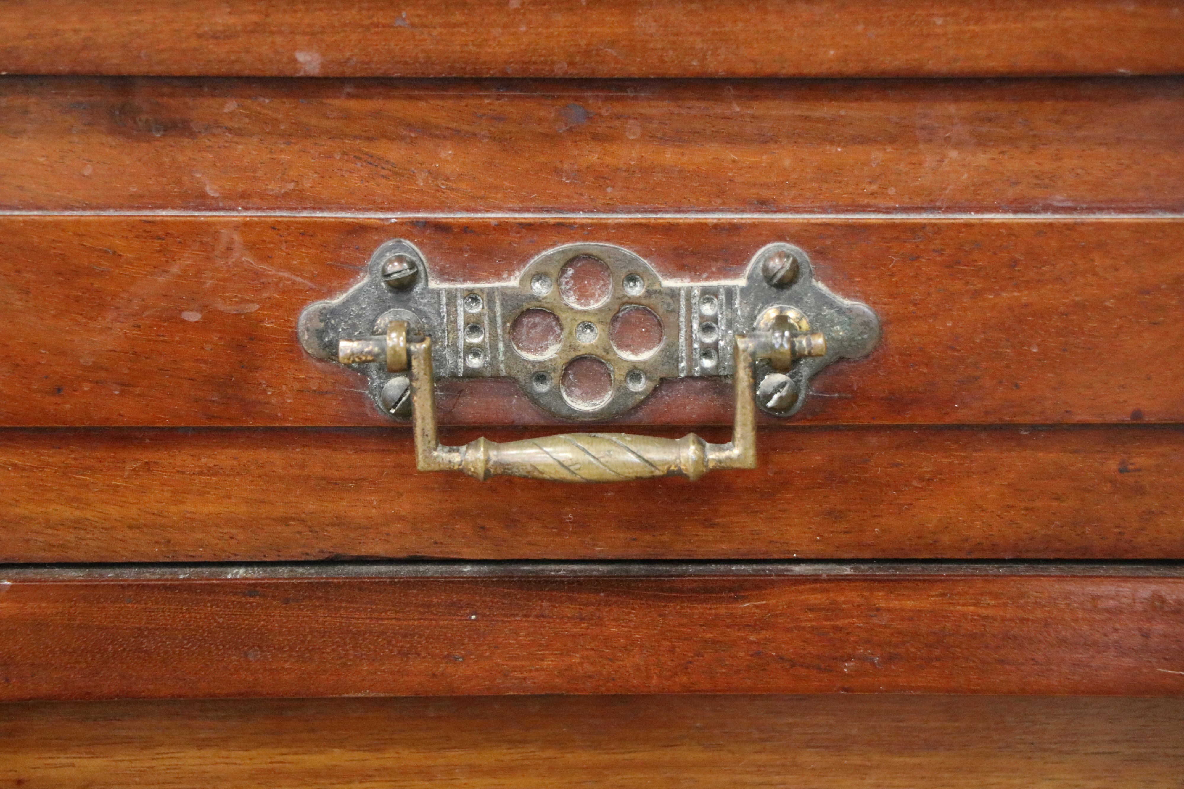 A Victorian walnut sideboard, 118 cm x 53 cm x 97 cm - Image 6 of 7