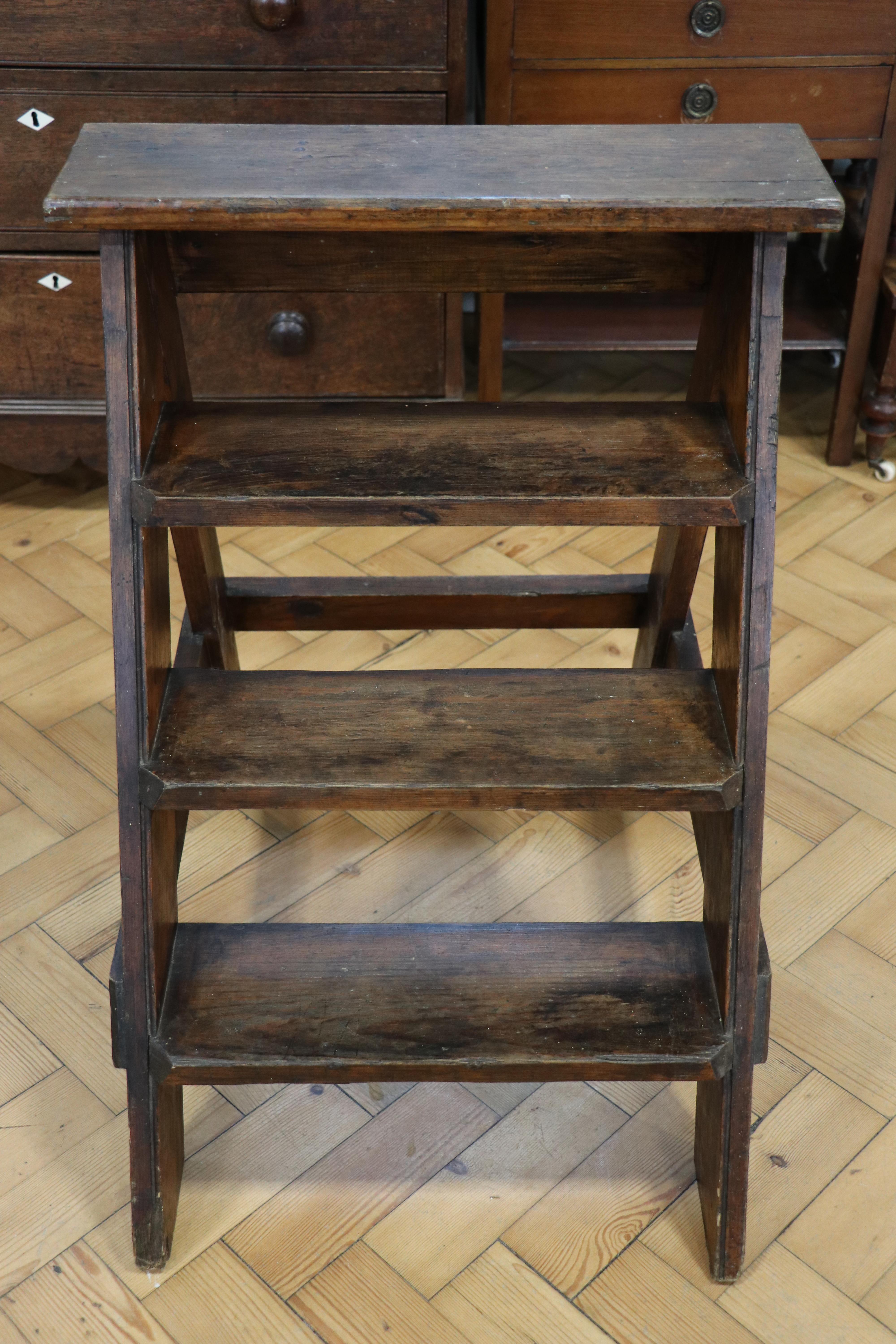 A set of late 19th / early 20th Century pine shop or warehouse steps, 68 cm - Image 2 of 3