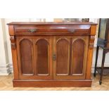 A Victorian walnut sideboard, 118 cm x 53 cm x 97 cm