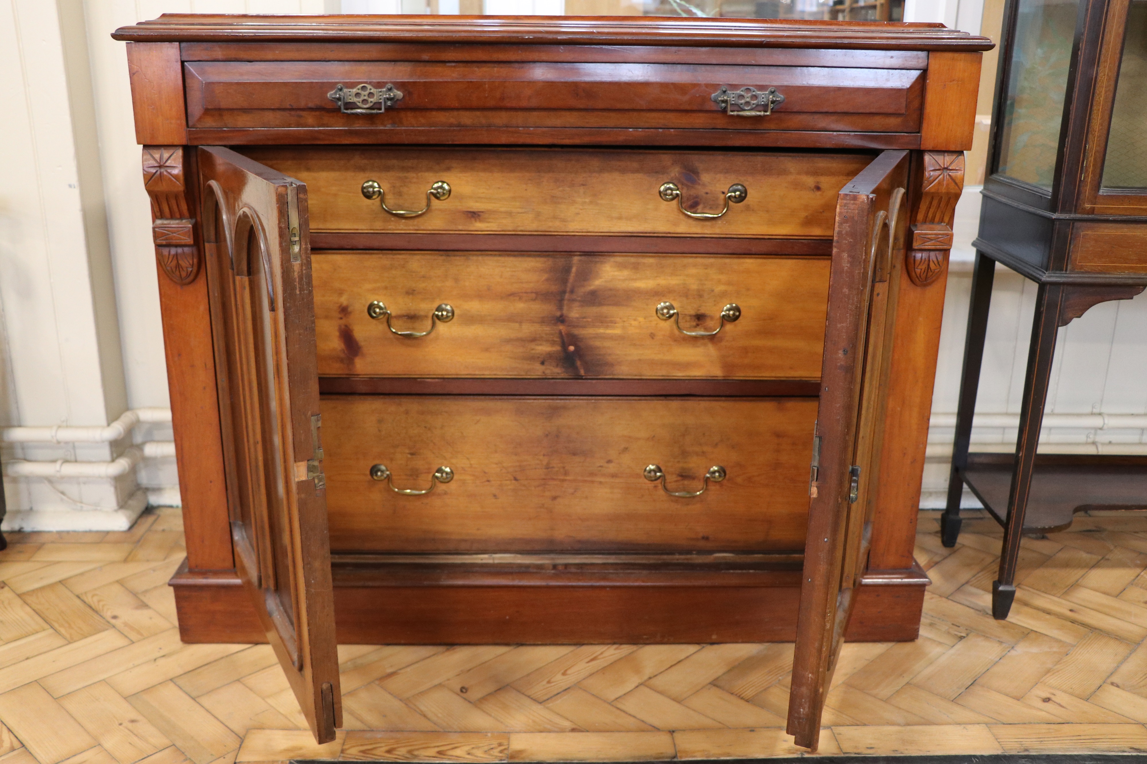 A Victorian walnut sideboard, 118 cm x 53 cm x 97 cm - Image 3 of 7