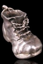 A silver pendant in the form of an old boot, 3 cm, 11.6 g