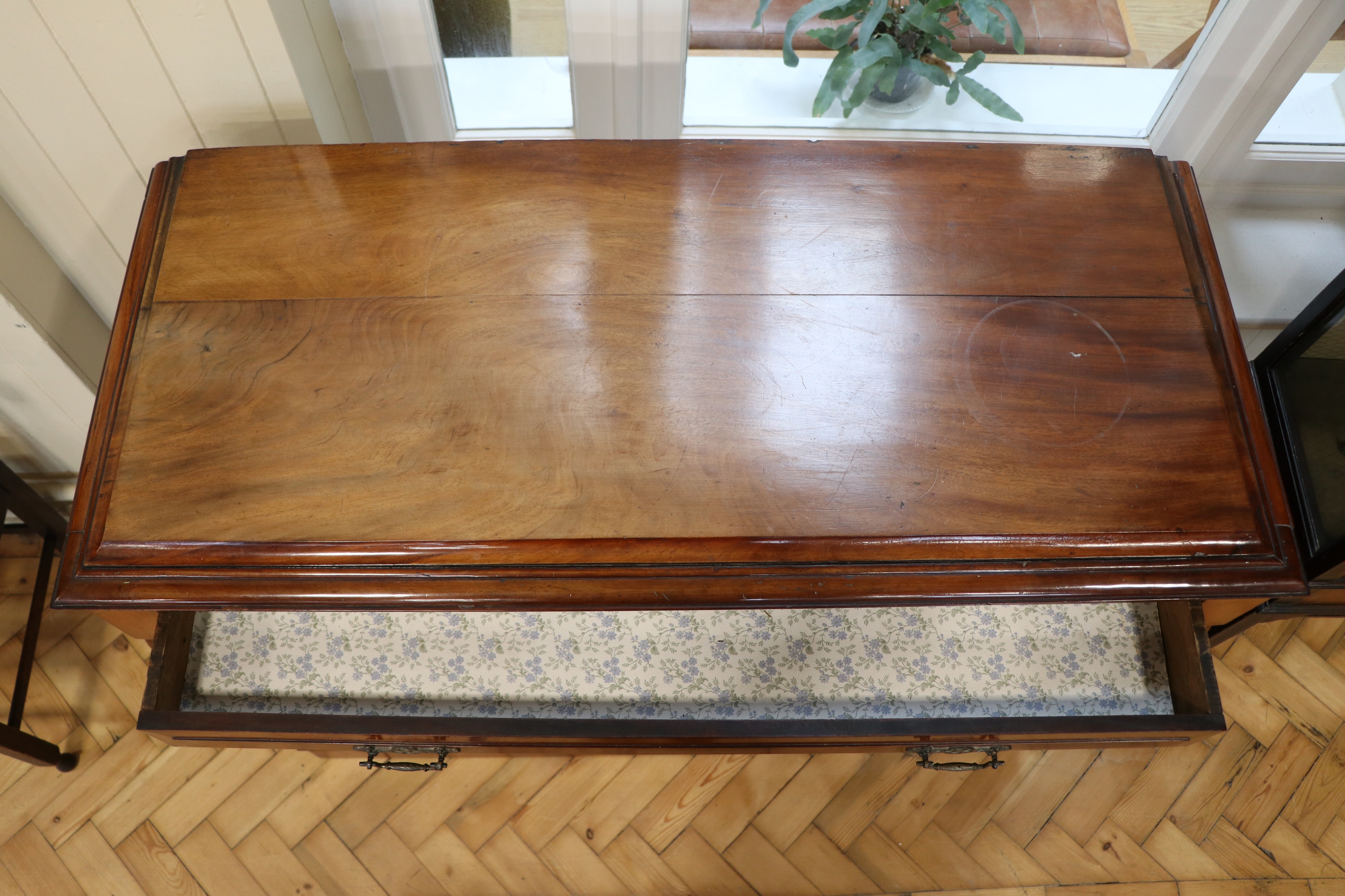 A Victorian walnut sideboard, 118 cm x 53 cm x 97 cm - Image 2 of 7