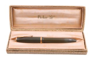 A Vintage Parker Duofold fountain pen with a 14 k nib in a Parker 51 case