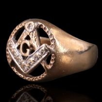 A Masonic diamond-set 9 ct gold ring, S, 6.6 g