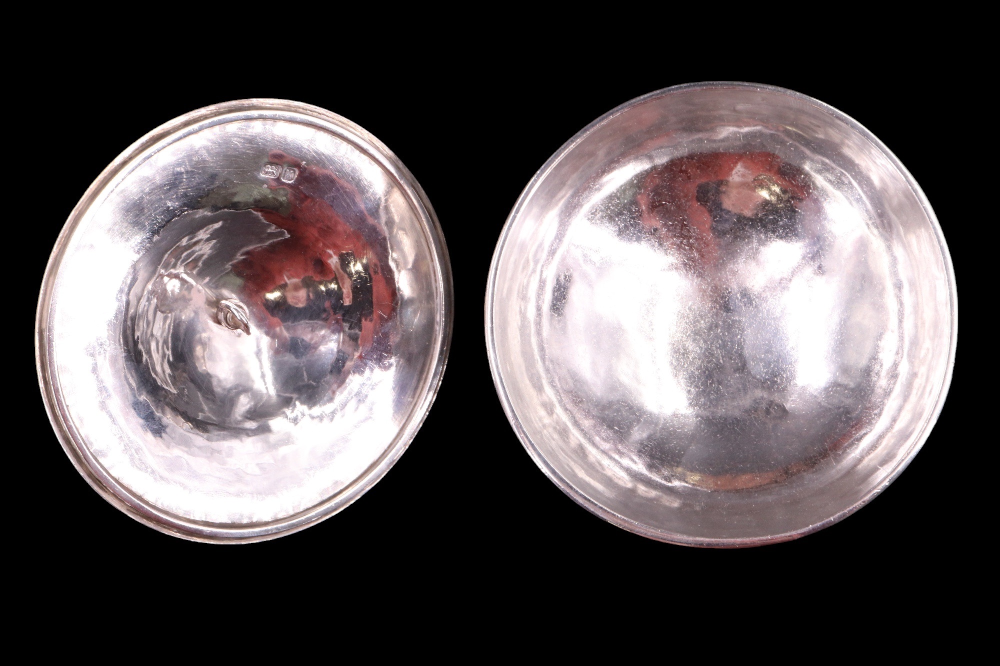 A George VI silver dressing table covered powder or similar bowl, of circular section and shallow - Image 5 of 6