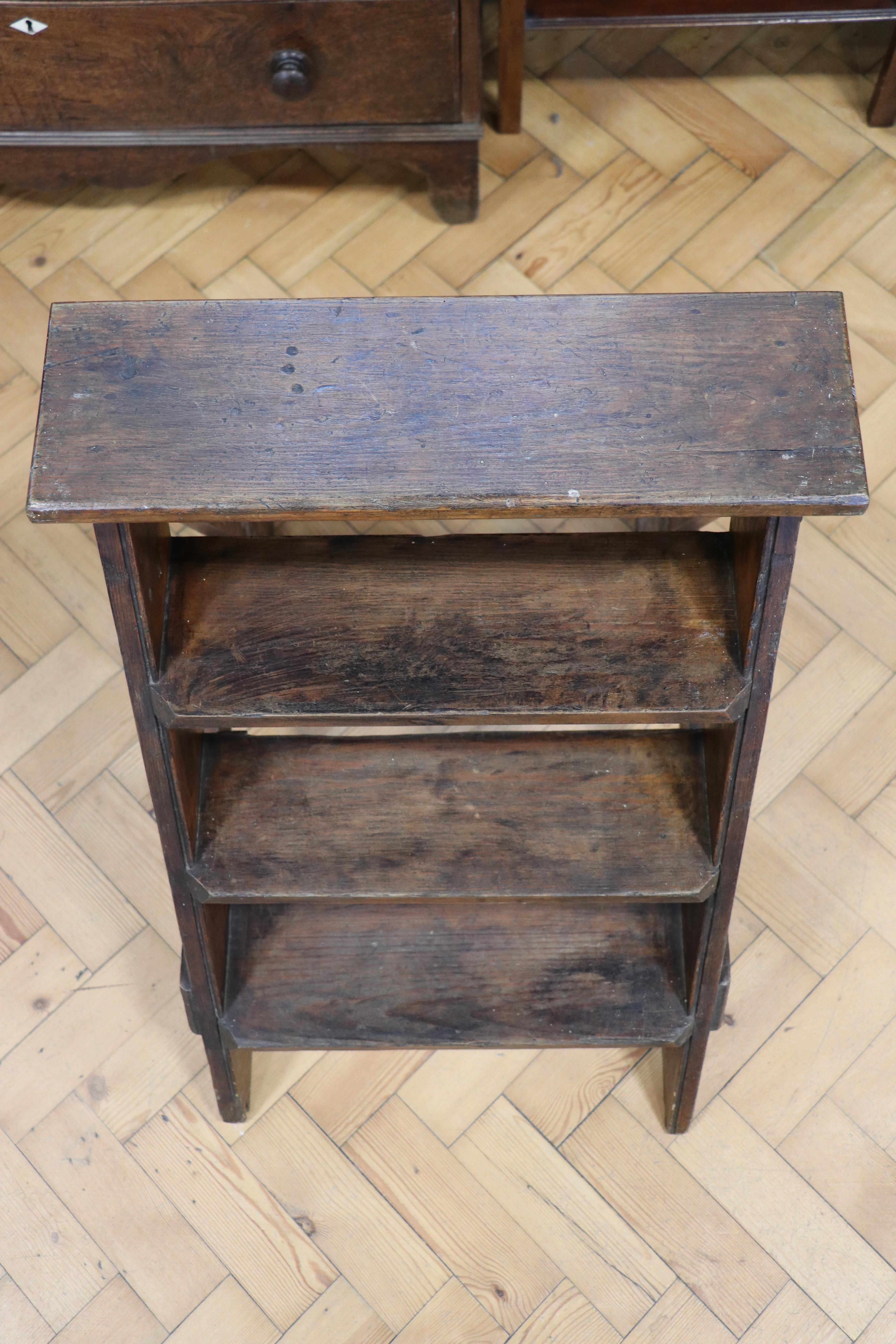 A set of late 19th / early 20th Century pine shop or warehouse steps, 68 cm - Image 3 of 3