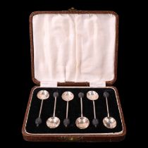 A cased set of silver coffee spoons having bean terminals, Hukin & Heath, Birmingham, 1925