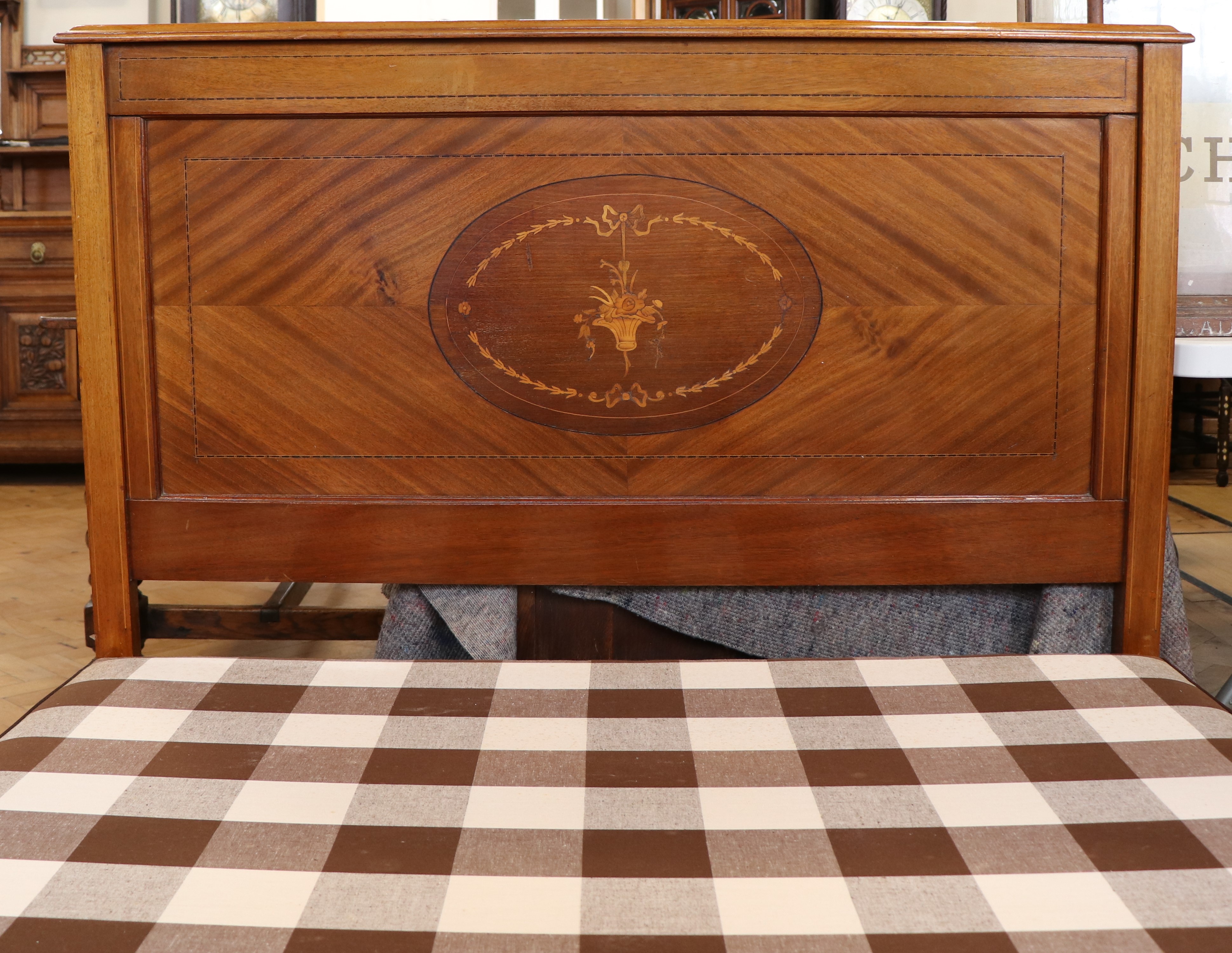 A Sheraton Revival marquetry-inlaid mahogany 4' 6" bedstead, with rails and base, (rails 6' 4" - Image 5 of 6