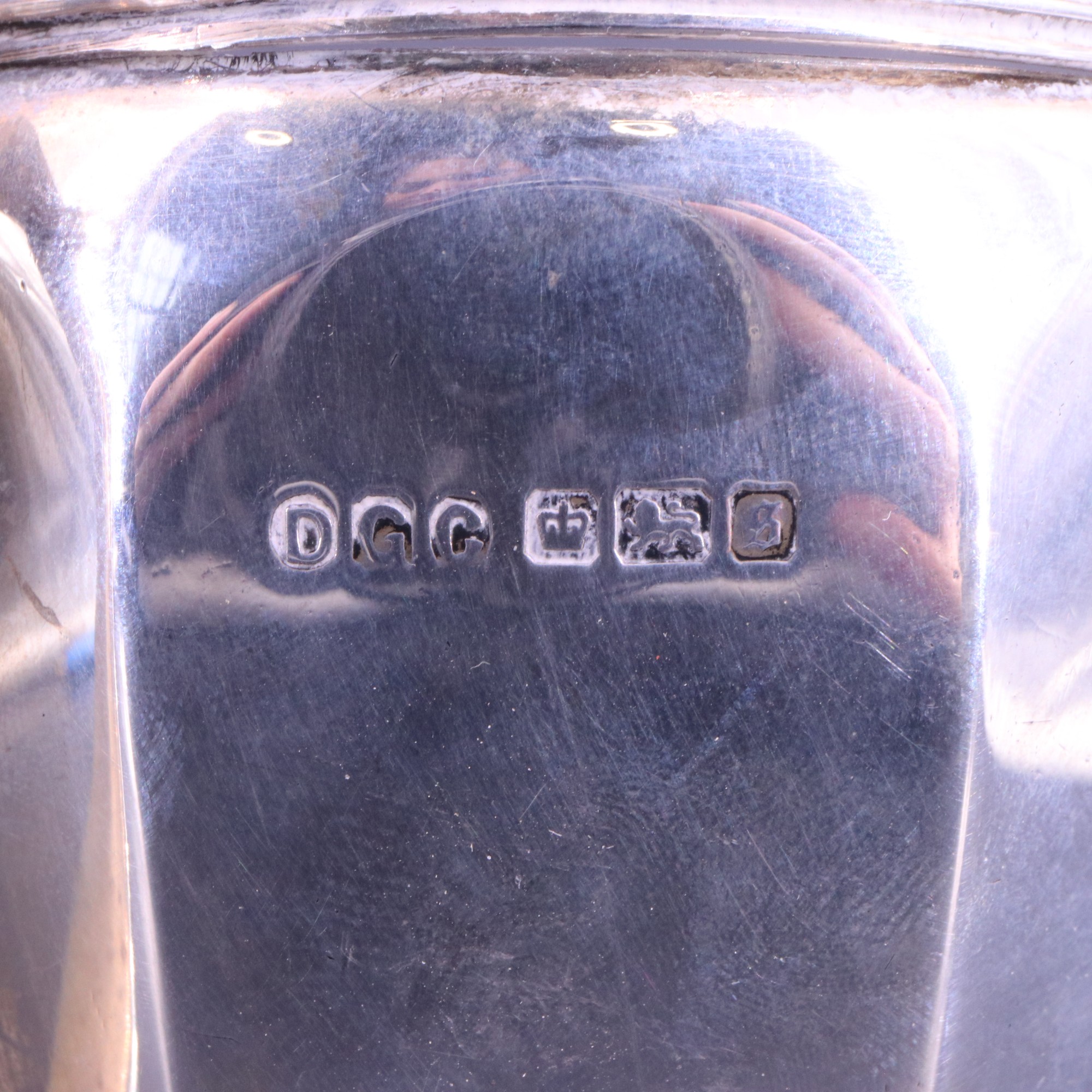 An early 20th Century silver Christening cup, of faceted ovoid form with square-shouldered handle - Image 4 of 4