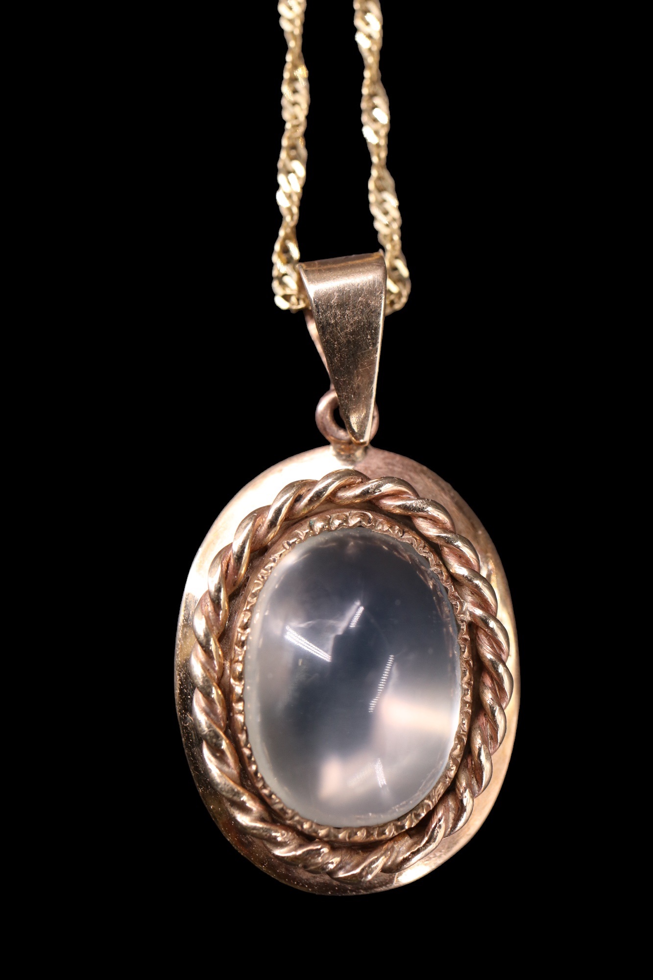 A moonstone pendant and chain, comprising an oval cabochon of approx 13 mm x 10 mm, set within a - Image 2 of 4