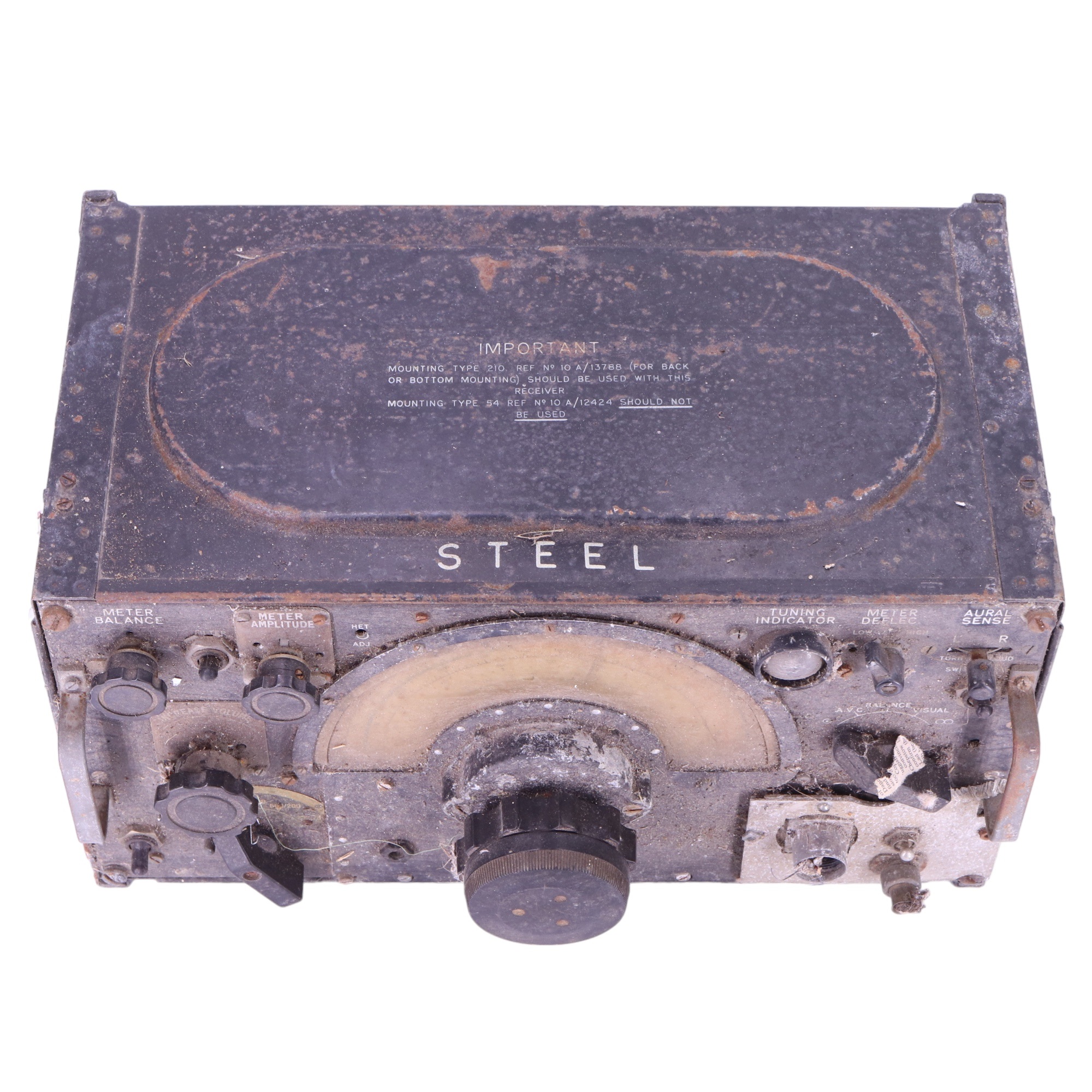 A Second World War RAF R1155 radio receiver - Image 2 of 5