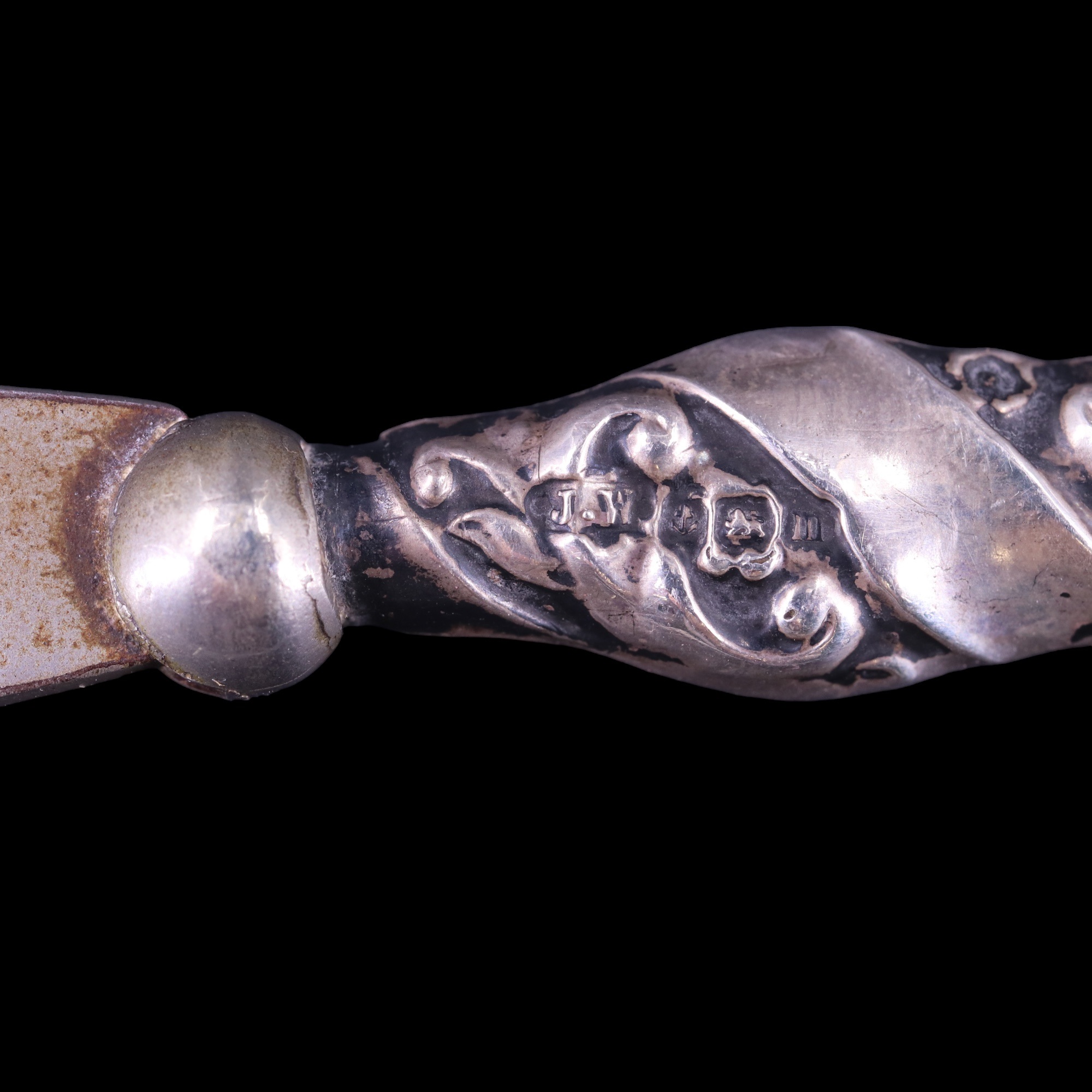 Five antique silver-handled shoe horns together with a white-metal glove button hook - Bild 6 aus 8