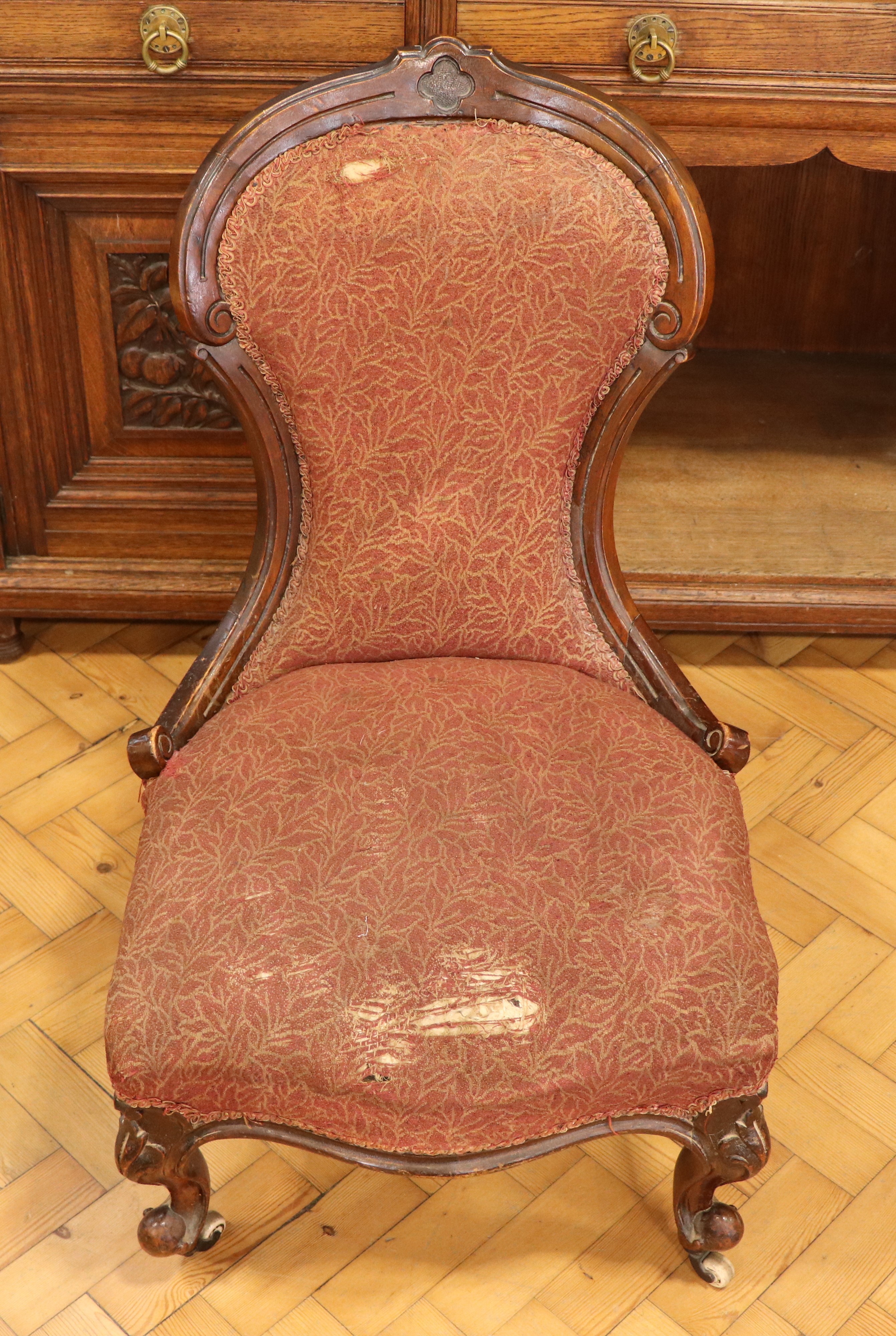 A Victorian upholstered spoon-back nursing chair - Image 2 of 3