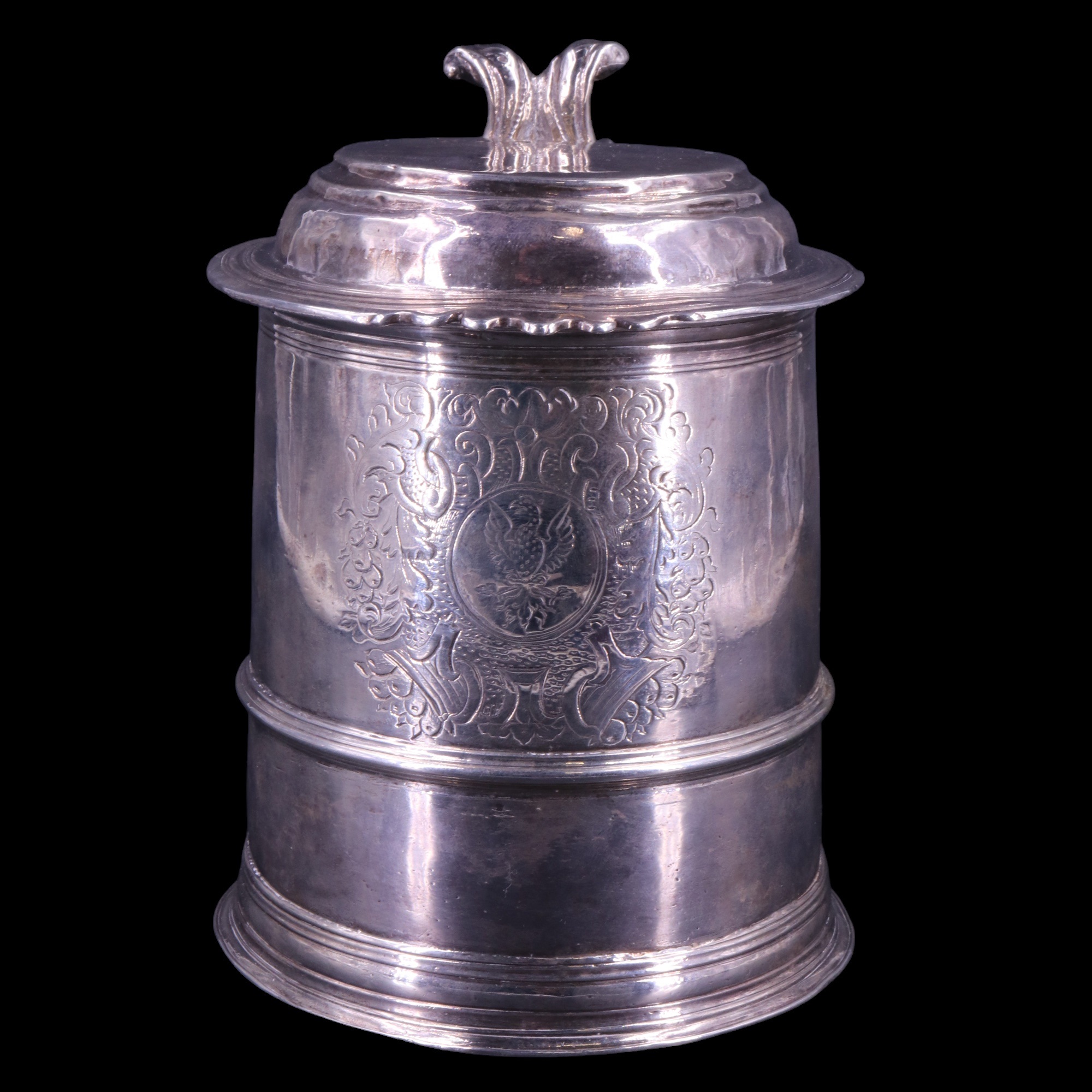 A William III silver lidded tankard, of typical subtly tapered form, its flat-topped lid having a - Image 6 of 23