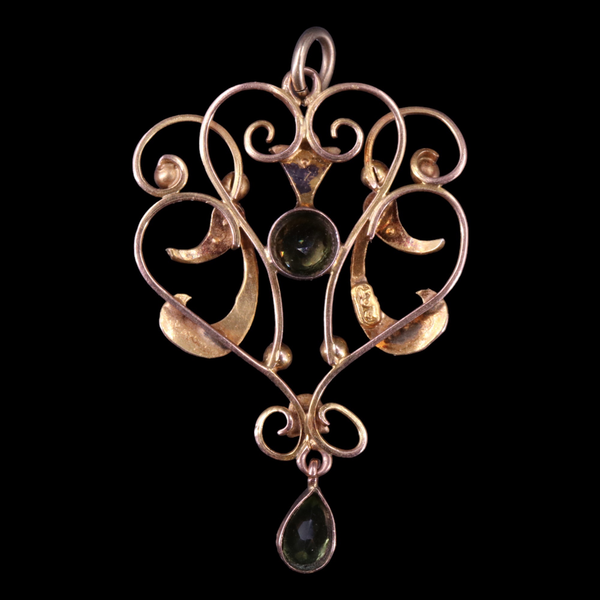 A Belle Epoch peridot, pearl and 9 ct gold openwork pendant, 4 cm, 2.3 g - Image 2 of 2