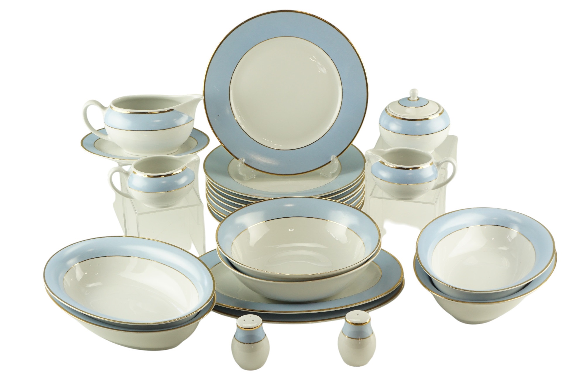 A large quantity of Royal Doulton Regency Gold tea and dinnerware, eighty four items - Image 4 of 4