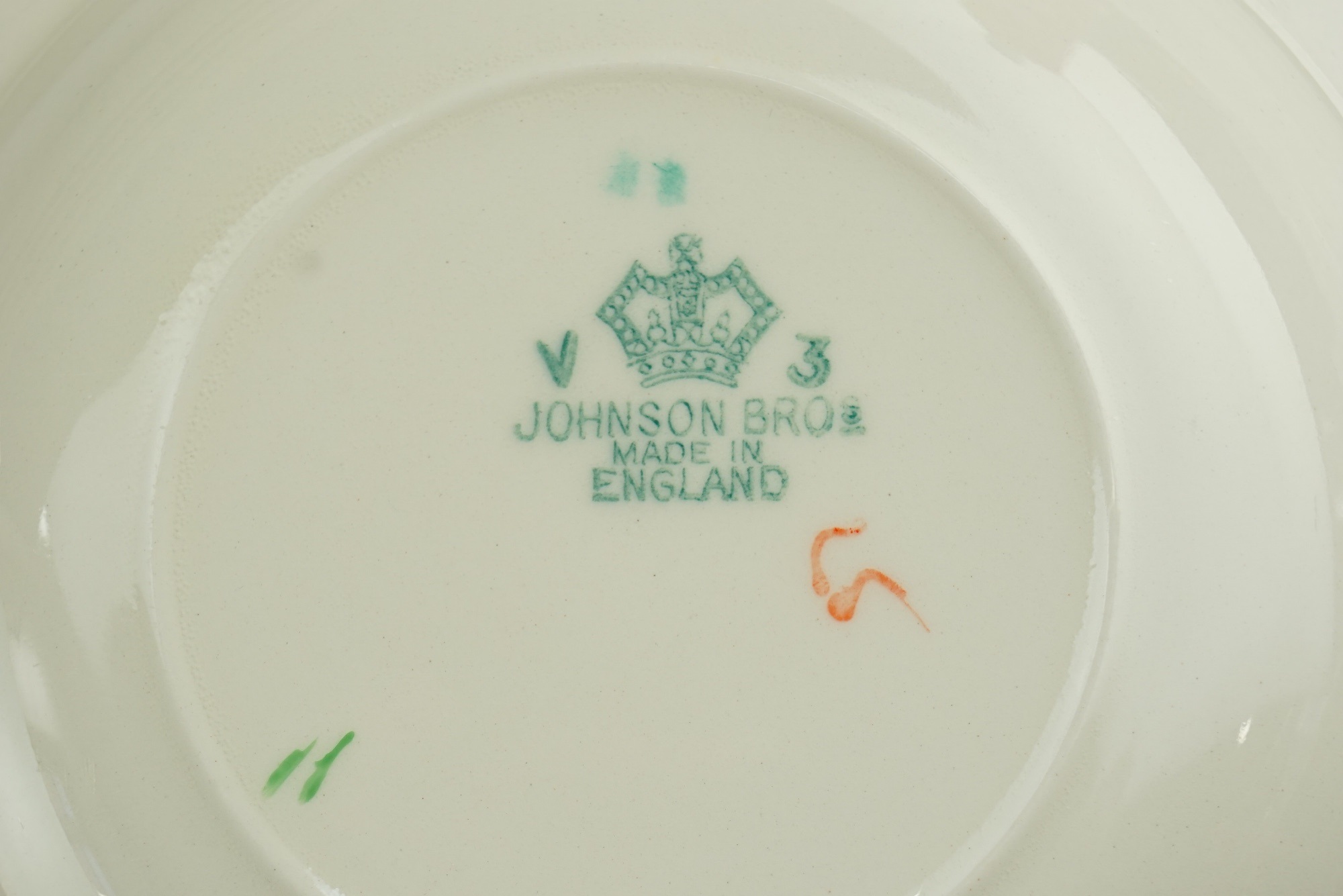 A Johnson Brothers dinner service, thirty two items - Bild 2 aus 2