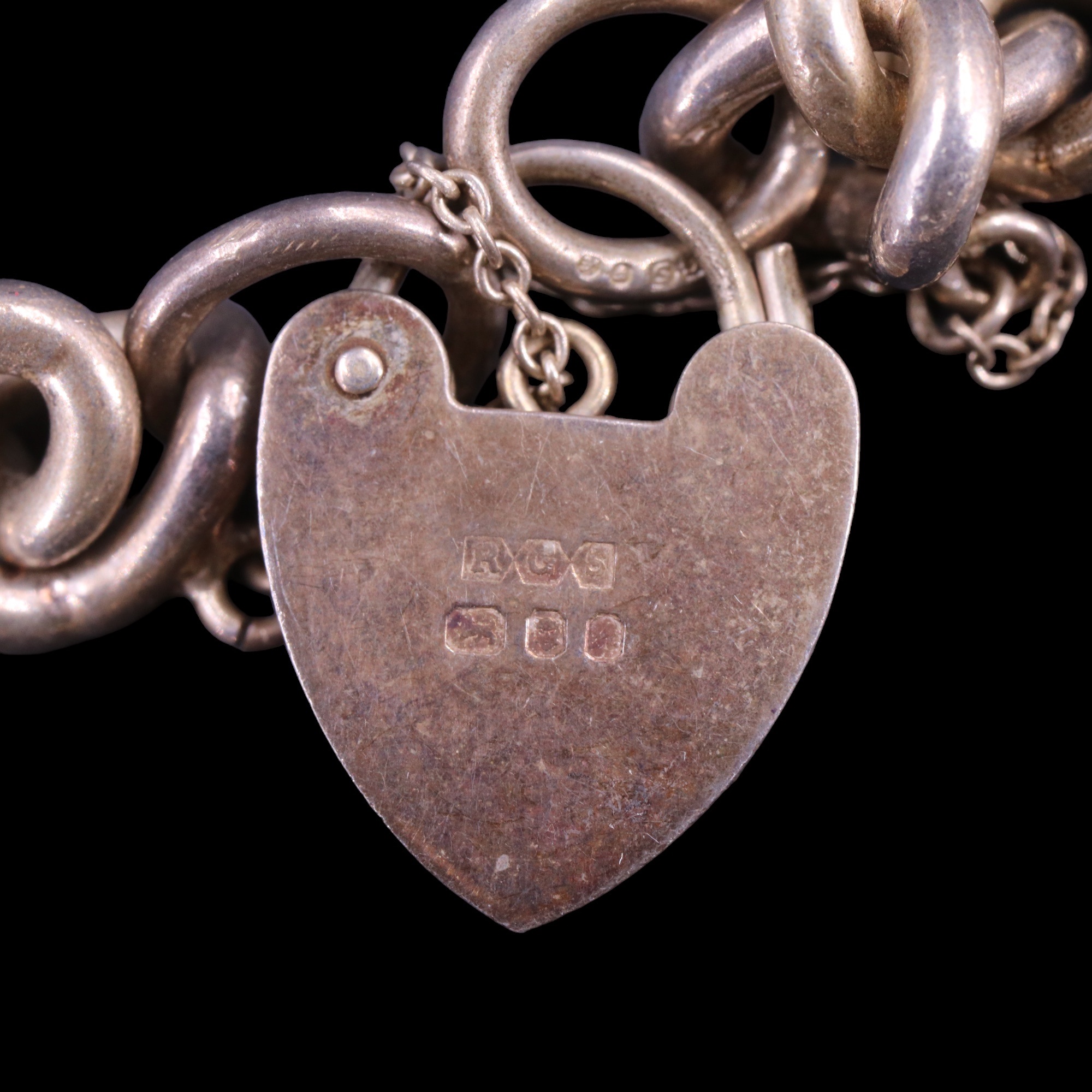 A vintage silver charm bracelet, 69 g - Image 4 of 4