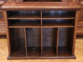 George V oak gramophone disk or similar cabinet, 86 cm x 29 cm x 39 cm high