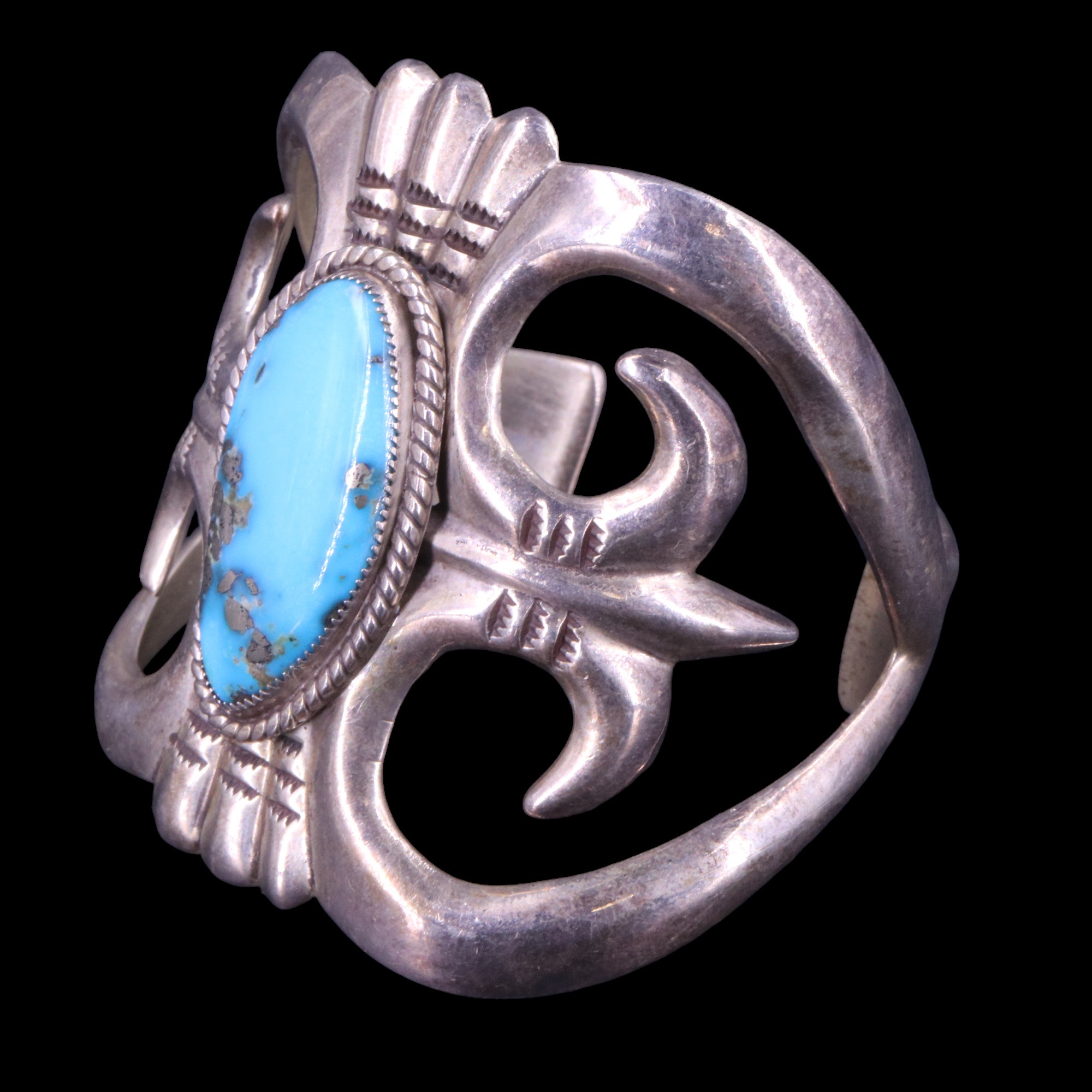 [ Native American ] A Navajo American turquoise and silver cuff bangle by Wilson Begay I, together - Image 3 of 9